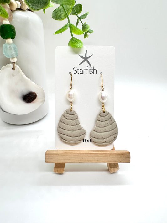 Low Country Oyster w/ Fresh Water Pearl